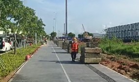 舊圍擋基礎(chǔ)塊回收，綠色施工再提速