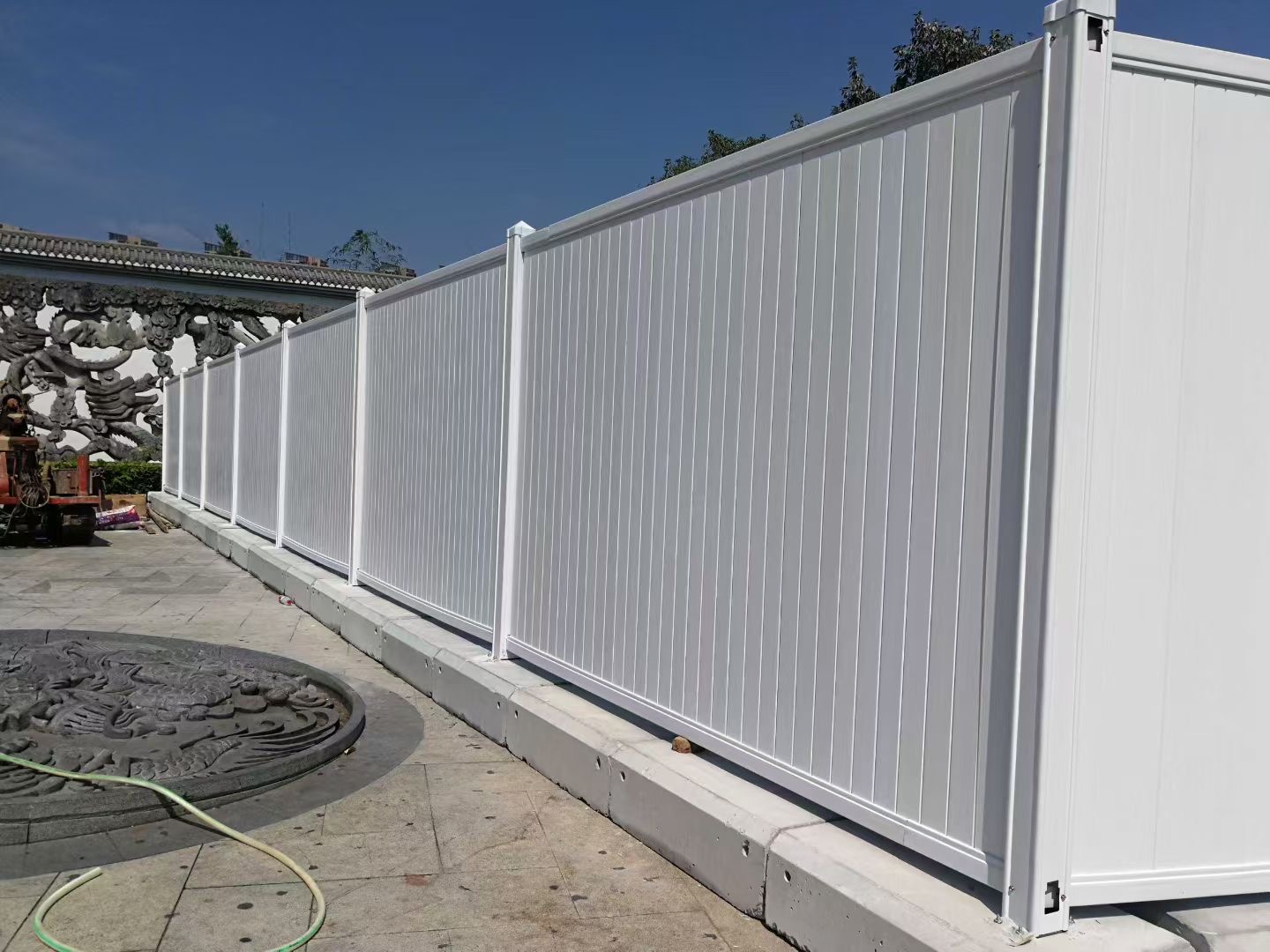 老客戶推薦新客戶，沙井道路維修項(xiàng)目再選旭東PVC圍擋